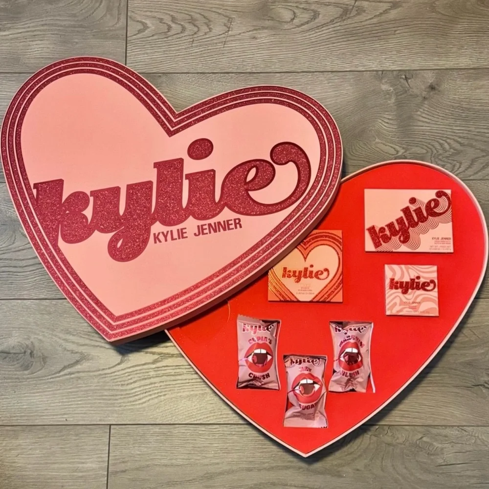 Kylie Cosmetics Valentine’s PR Box - Picture 1 of 3